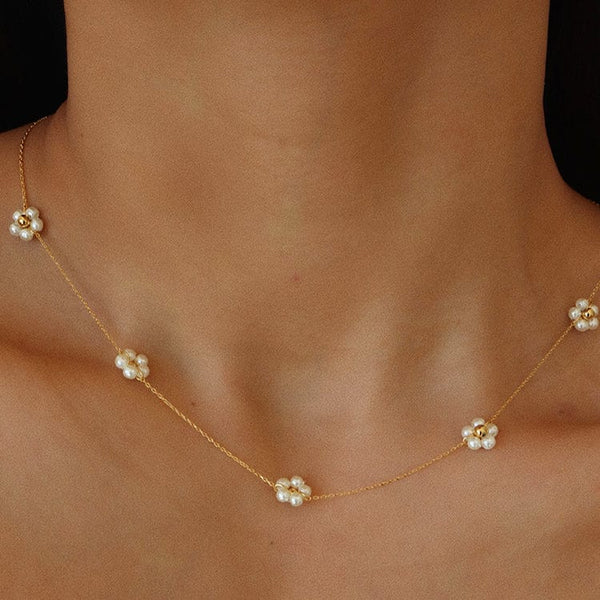 Premium Simple Pearls Flower Necklace - Ring/Necklace Set from Empire of LaTz - Only £19.99! Explore at Empire of LaTz