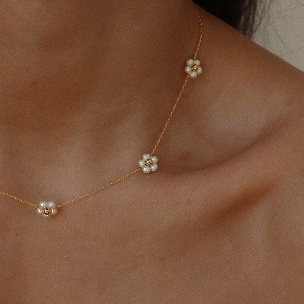 Premium Simple Pearls Flower Necklace - Ring/Necklace Set from Empire of LaTz - Only £19.99! Explore at Empire of LaTz